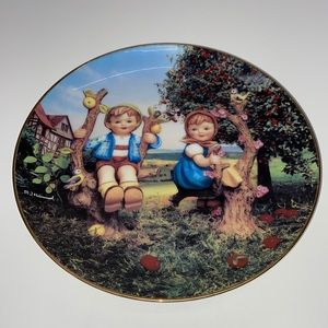 Apple tree boy and girl M.J. Hummel Danbury Mint Plate